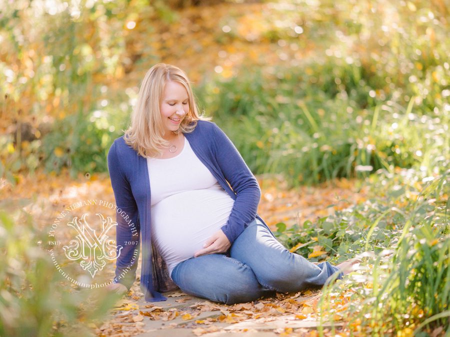 Perfect maternity portraits in the Fall taken by Athens, GA pregnancy photographer, Yvonne Niemann.