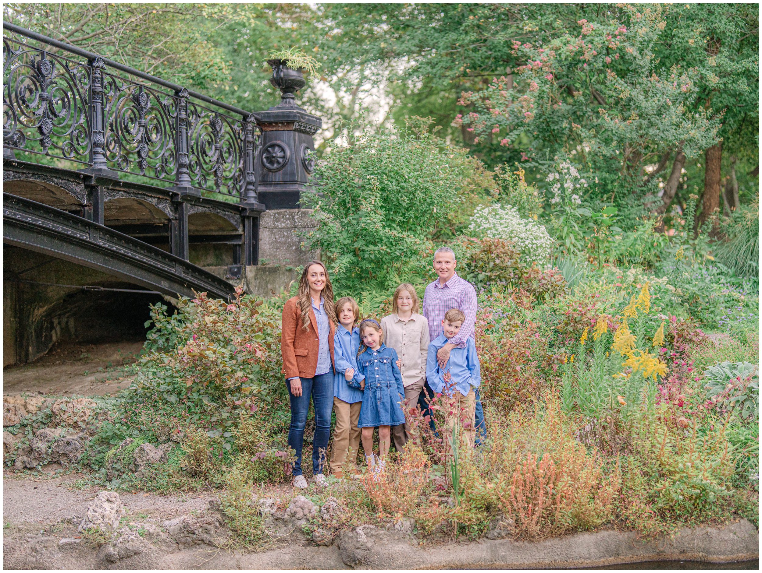 Professional family photography in St. Louis, MO with family of six outdoors