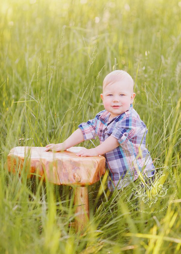 Baby boy in a field in Sunset Hills taken by Yvonne Niemann Photography.